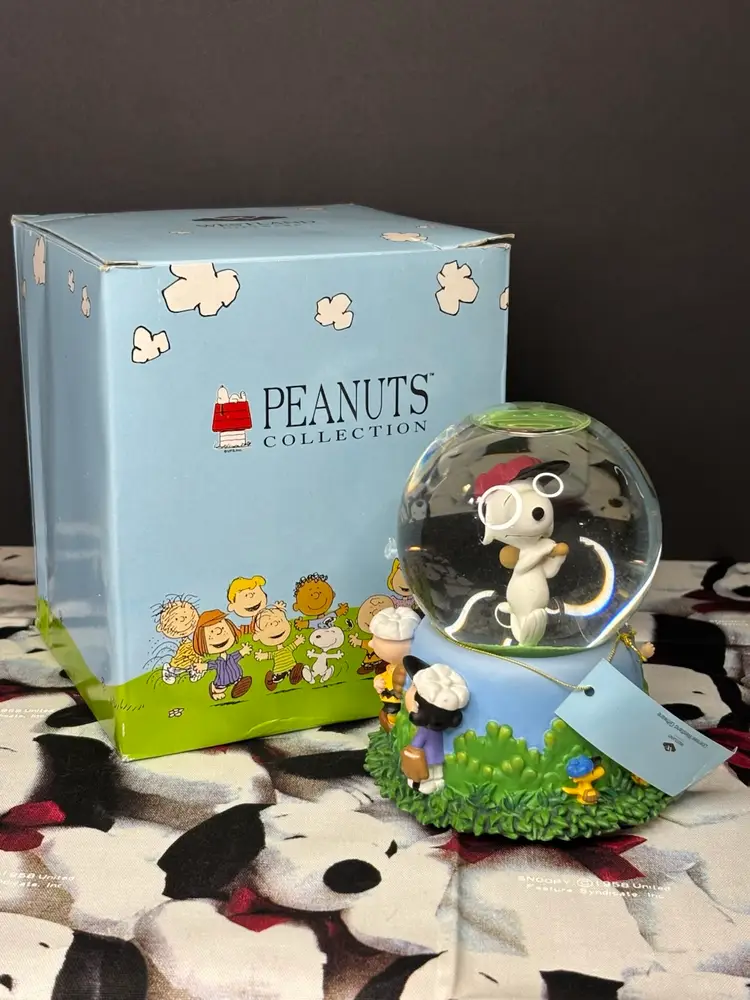 Peanuts Baseball Water Globe