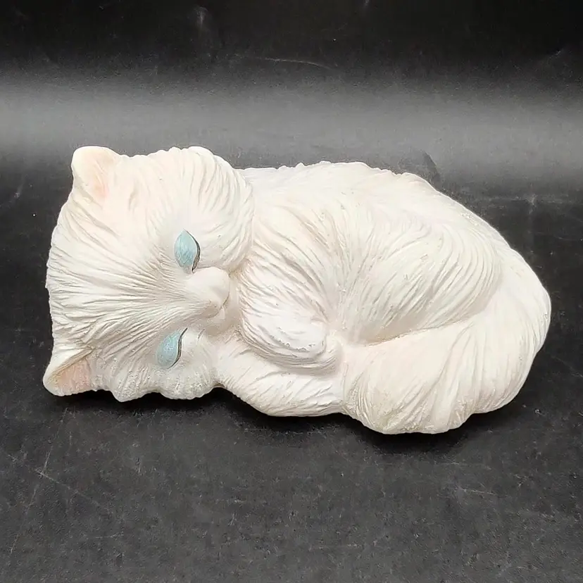 Vtg White Persian Sleeping kitten Figurine