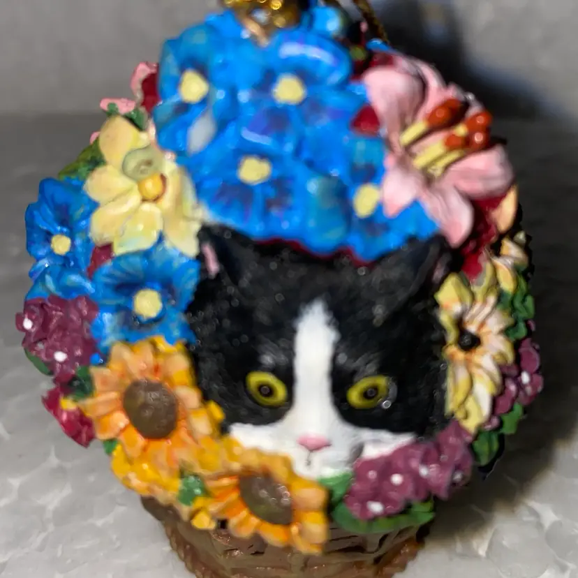 #06 - 25%off Sale-Feline Bouquet Angel Comical Cat Ornament Gary Patterson Danbury Christmas Kitty (was $12)