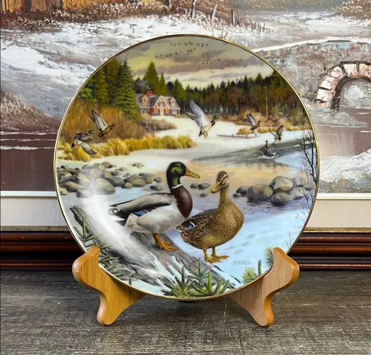 KNOWLES 1986 “THE MALLARD” DECORATIVE PLATE