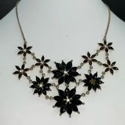 Vera Wang Necklace, Flowers In Rootbeer And Black Gold Tone 18” Long