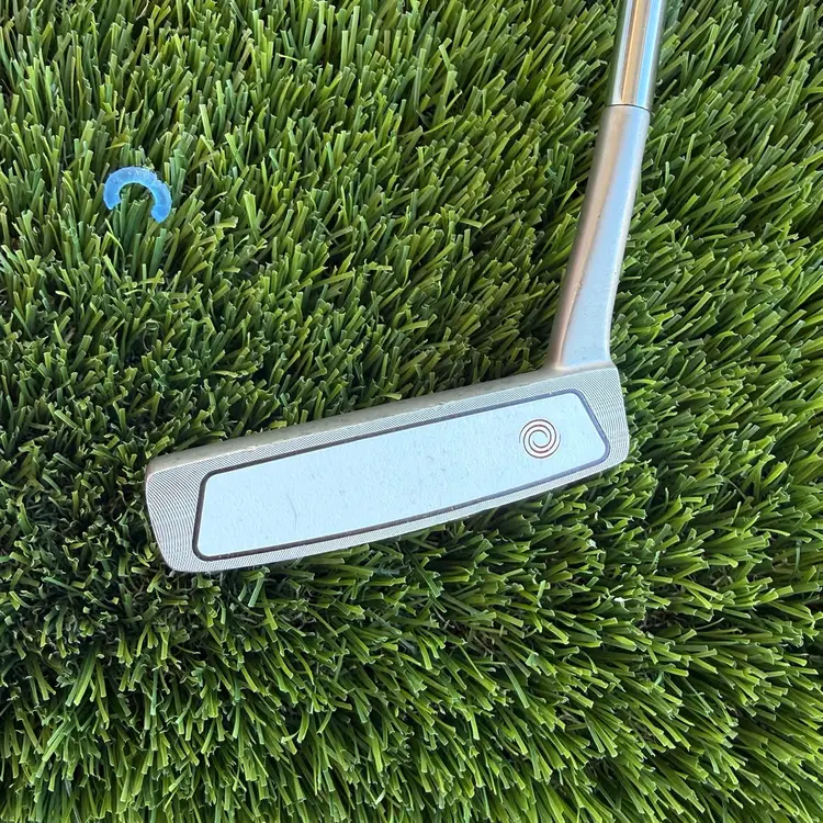 Odyssey 35.5” White Hot Pro 9 With Flatso 3.0 Grip