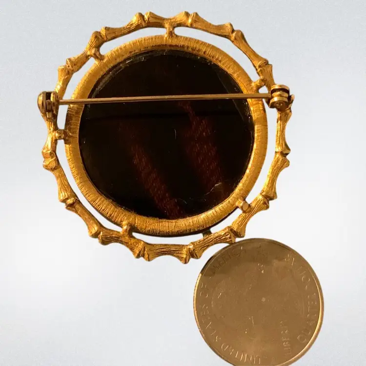 Gold Tone Brooch Amber Center Glass With Dark Brown Stripes