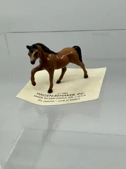 A 1986 Hagen-Renaker ceramic bay horse figurine