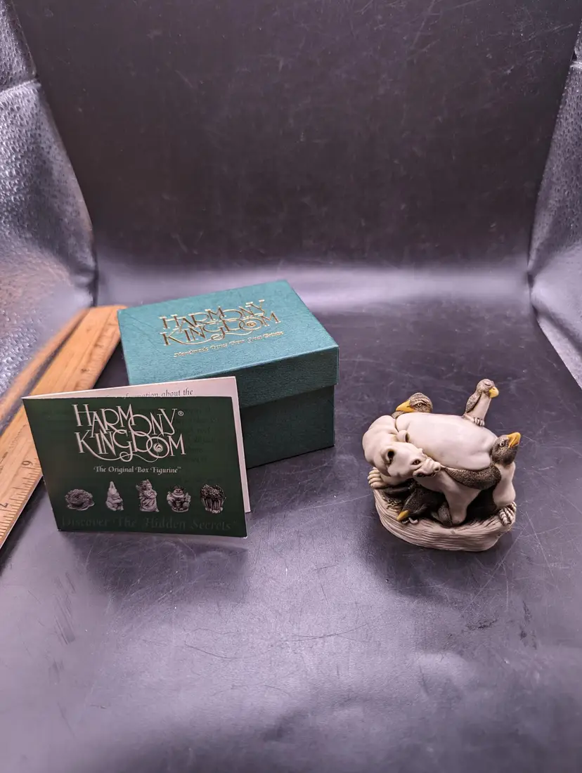 Vintage Harmony Kingdom "Murphy's Last Stand" Polar Bear And Penguins Trinket Box TJPB 97' England