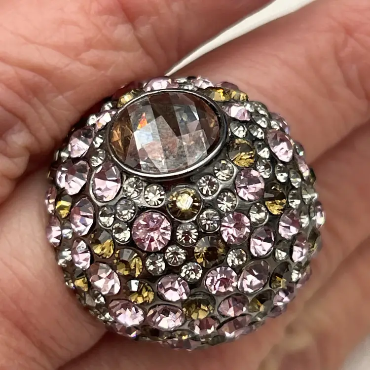 Henri Bendel Crystal Dome Cocktail Ring Size 7 Pink Champagne Rhinestone Statement Ring