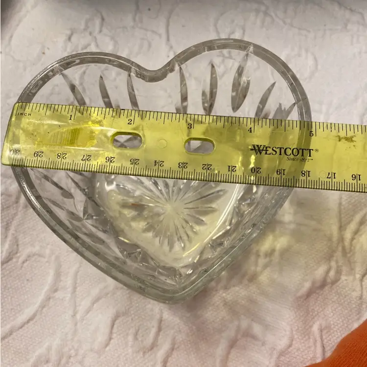 CRYSTAL HEART BOWL OR TRINKET DISH