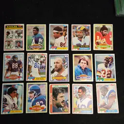 #30 Topps Football Cards Lot 15 80/81