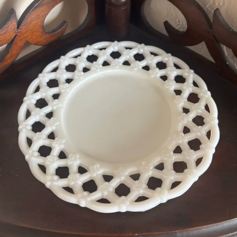 🐇Vintage Westmoreland Milk Glass Lace Lattice Edged Forget Me Not Plate