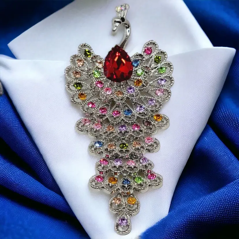 Beautifull Large Silve Peacock With Multi-Colored Rhinestones Brooch Pin Pendant