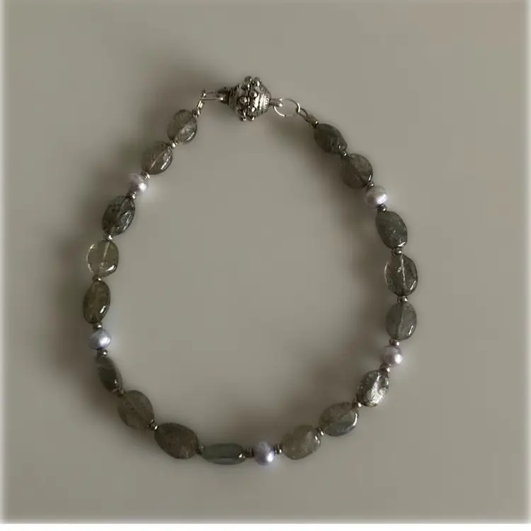 Stunning Pearl and Chlorite Scenic Quartz Beaded Bracelet