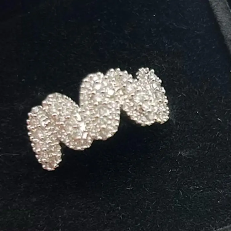18K White Gold Diamond Cluster Wave Ring Size 7