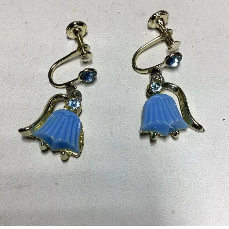 Blue Dancers Screwback Silvertone Earrings 3/4”