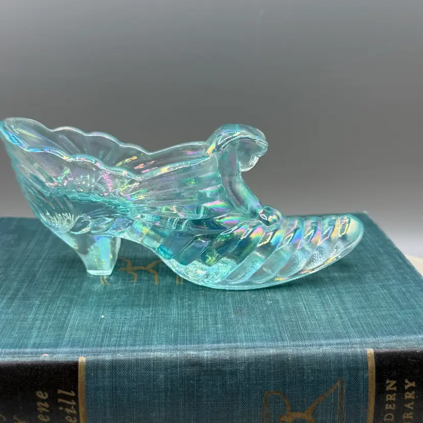 Fenton Misty Blue Iridescent Glass Cat Head Slipper – UV Glow 5”