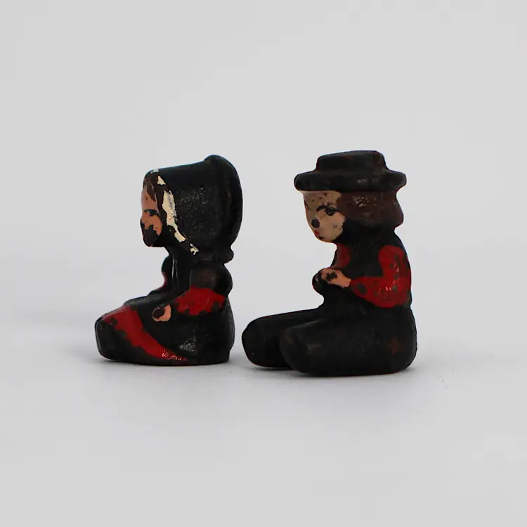 Wilton Cast Iron Pair of Amish Figurines Sitting Boy And Girl