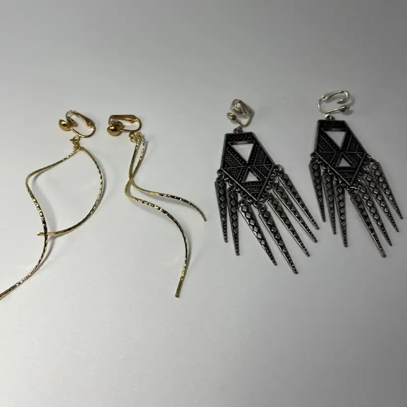 Lot Of 2 Pairs Of Vintage Clip-on Earrings