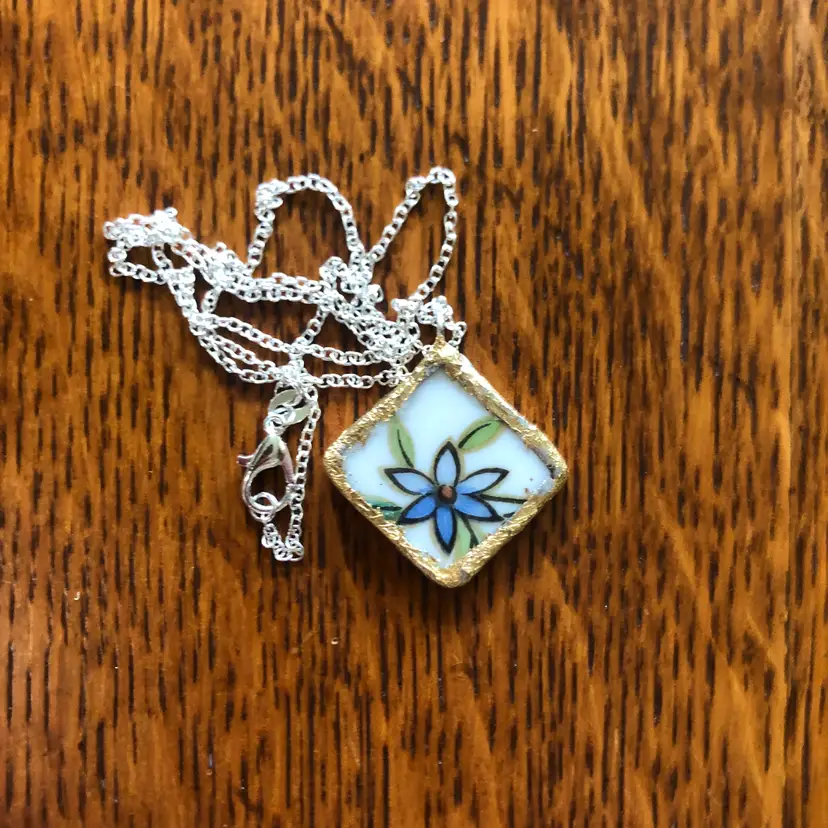Oodelally Shop Broken Pottery Artisan Made Pendant Aladdin Fine China Fantasia Occupied Japan Plate Handcrafted Necklace 1in x 1in