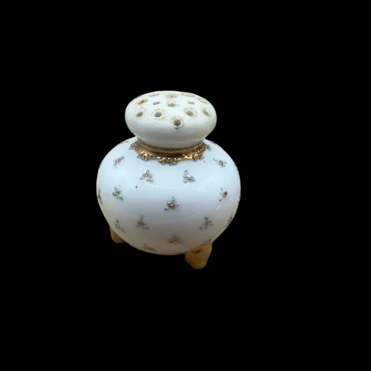 Mini Salt And Pep Shaker Hat Pin Holder 🤭