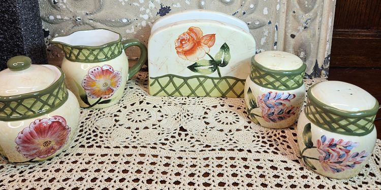 Lynns Earthenware Sugar & Creamer Set Salt & Pepper Shakers Napkin Holder Floral
