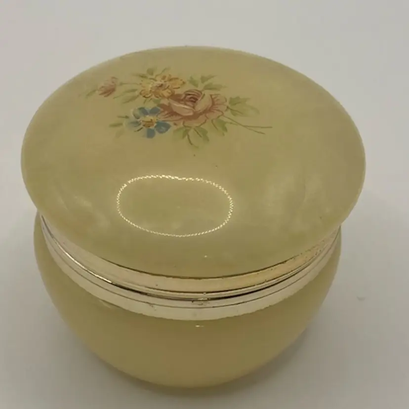Vintage 1 5/8β Hand-carved Alabaster Trinket/Ring Box, Made In Italy, Hinged Lid, Floral Design