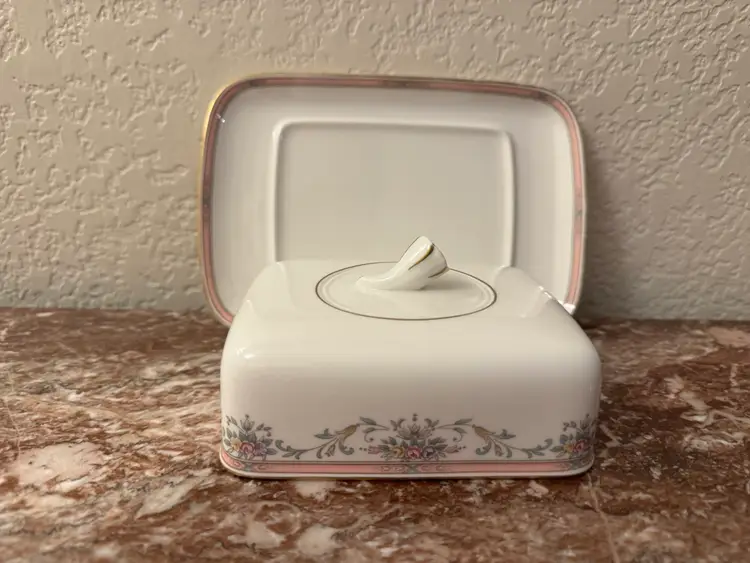 Mikasa Bone China  Spring Crest   Rectangle Butter Dish & Lid Y1013  Thailand