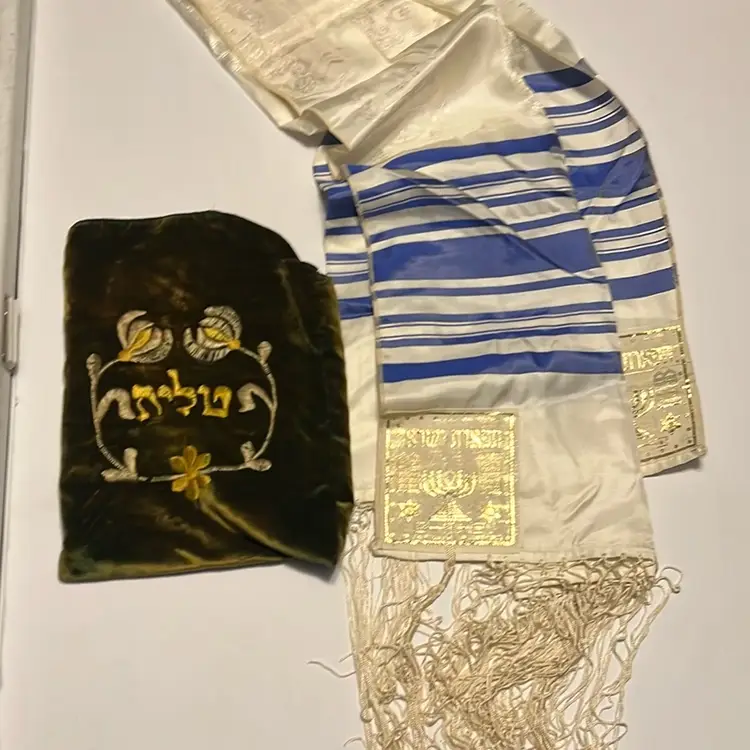 Tallit Prayer Shawl with Velvet Bag