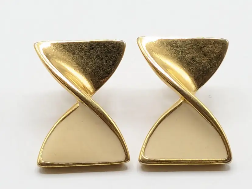 Vintage Avon Twist Bow Pierced Earrings Gold Tone Cream Color Enamel