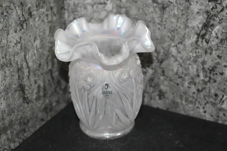 Fenton Daffodil vase