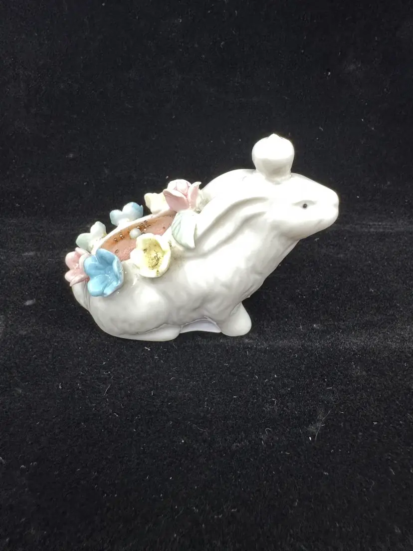 Vintage Ardalt Bunny Rabbit Flowers Pin Cushion, No Call Outs