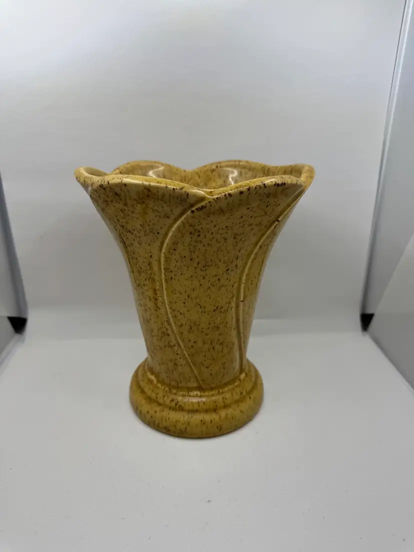 Vintage Haeger speckled yellow fluted vase,7.75” Tall