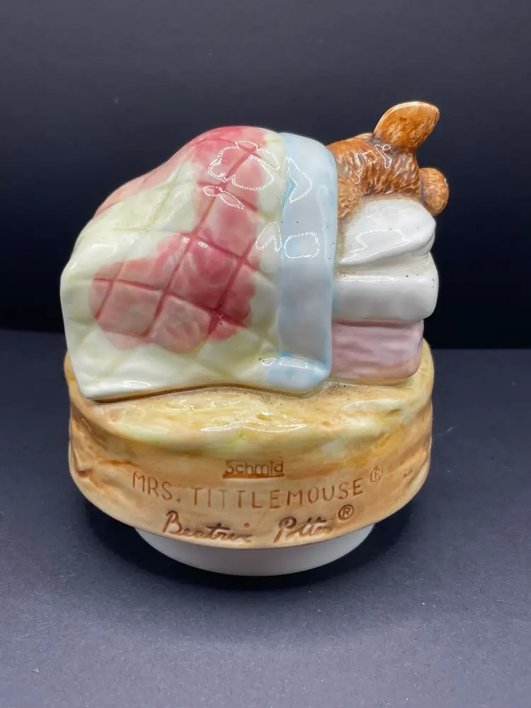 Vintage 1985 Schmid Beatrix Potter's Mrs. Tittlemouse Musical Figurine: Twinkle, Twinkle