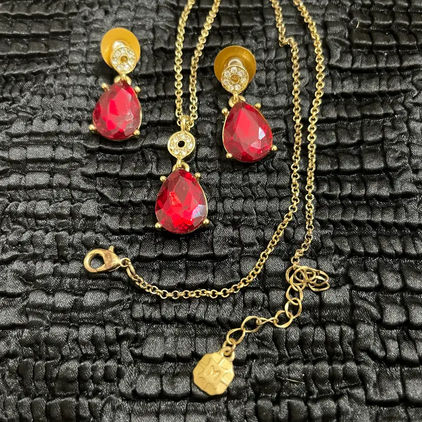 Monet Set Red Faceted Glass Teardrop Earrings & Pendant Necklace Set Signed