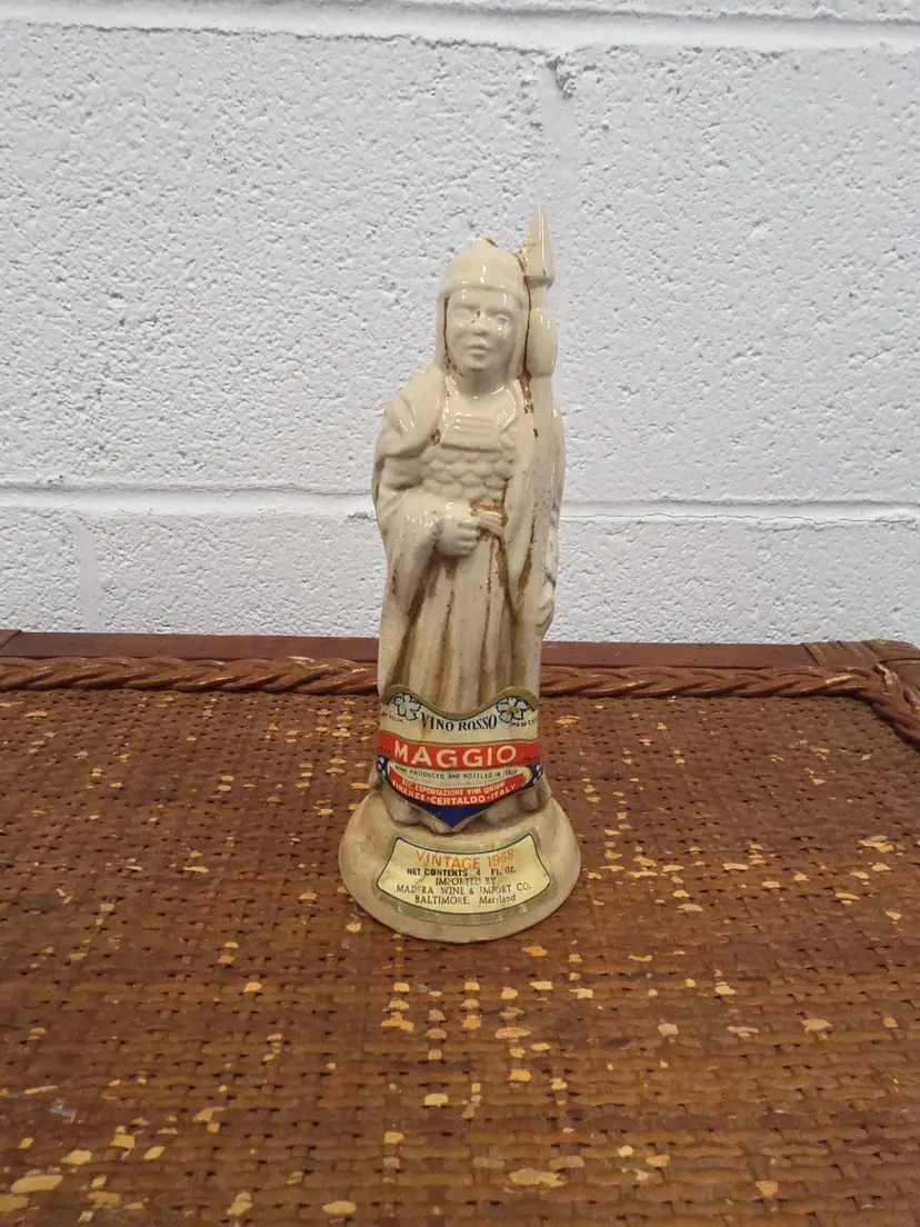 Vintage 1968 Maggio Vino Rosso Italian Figural Wine Bottle Decanter EMPTY (QU)