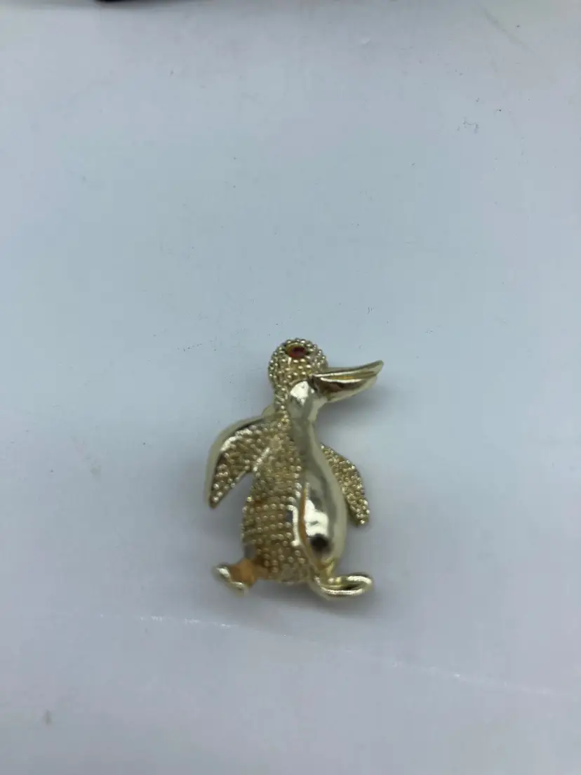 Vintage Penguin Brooch Gold Tone Rhinestone Penguin Pin Retro Animal Jewelry