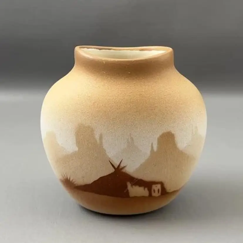 Signed Native American Small Pottery Vase Desert Scene 3.75" Hozoni