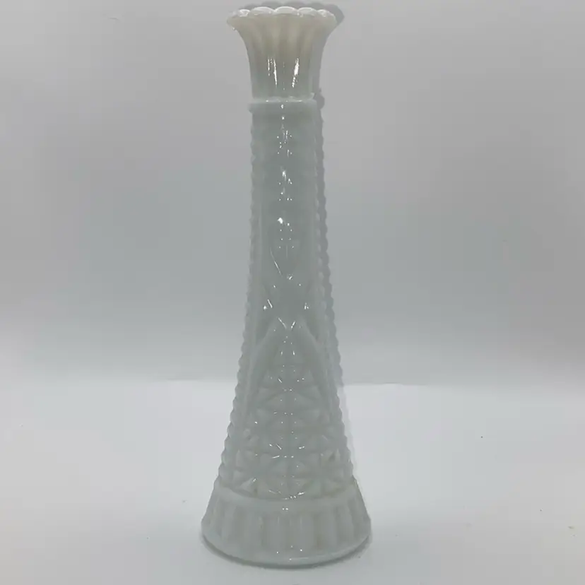 Vintage Anchor Hocking Stars and Bars milk glass bud vase (see Photos)