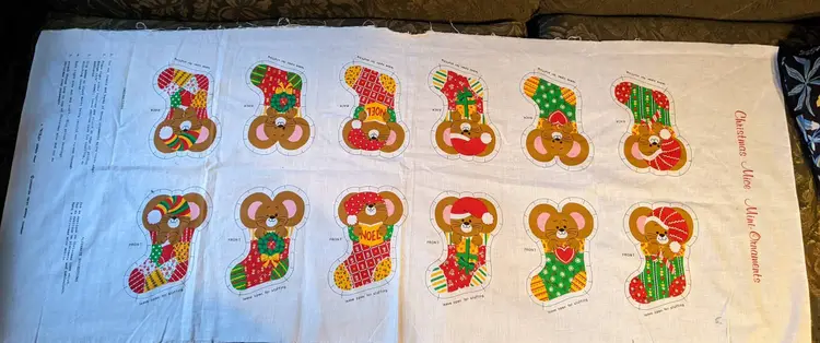 6  Mice in stocking CUT AND SEW Christmas Ornaments Mini Craft Kids Sewing DIY VTG
