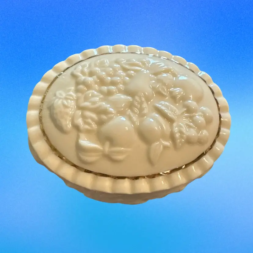 LENOX PORCELAIN "FRUITS OF LIFE" KEEP SAKE/TRINKET BOX 1998 Discontinued