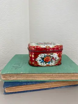 Vintage Willam And Sons Biscuit Tin