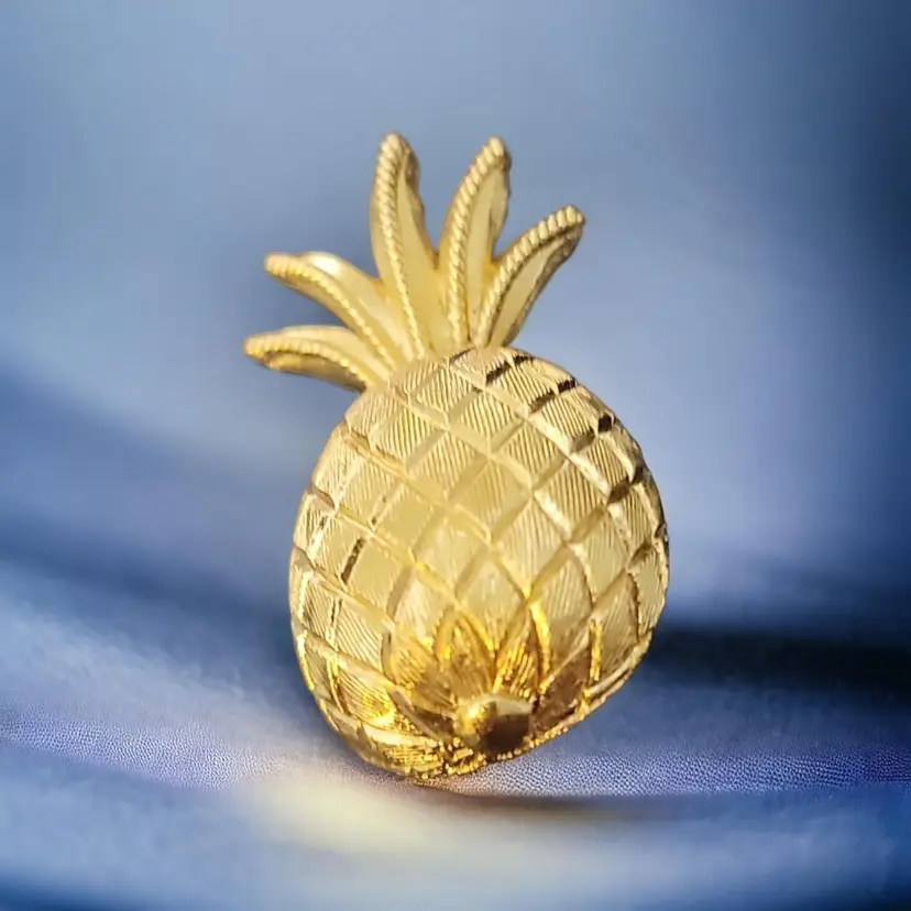 Trifari Pineapple Scatter Pin Gold Plated 60s Textured Matte Winter Cheer Collar