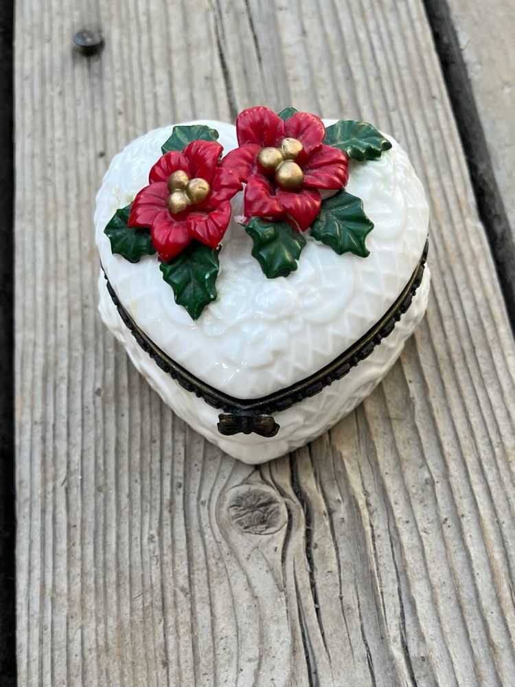 Vintage Poinsettias Heart Shaped Trinket jewelry Box