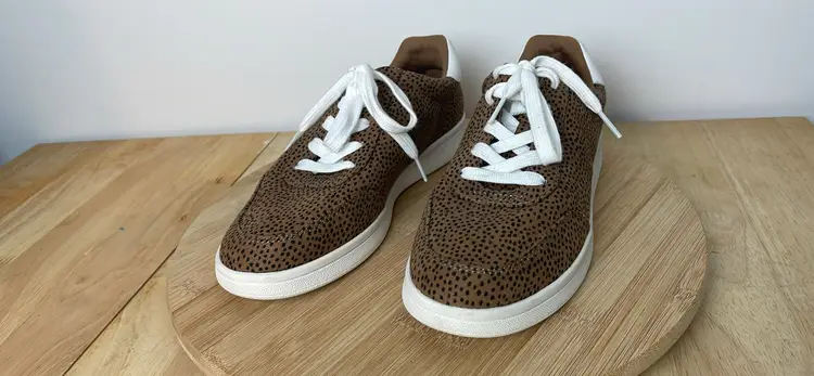 Old Navy Womens Size 8 small Leopard sneaker, Preowned in great condition, clean