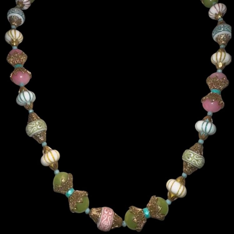 Vintage plastic beaded necklace 10.5” Drop
How fun is this one in its pastel coloring