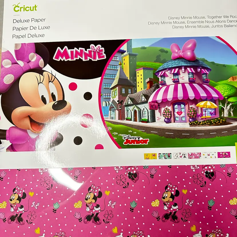 #01 - Cricut/Disney Scrapbook Paper Minnie