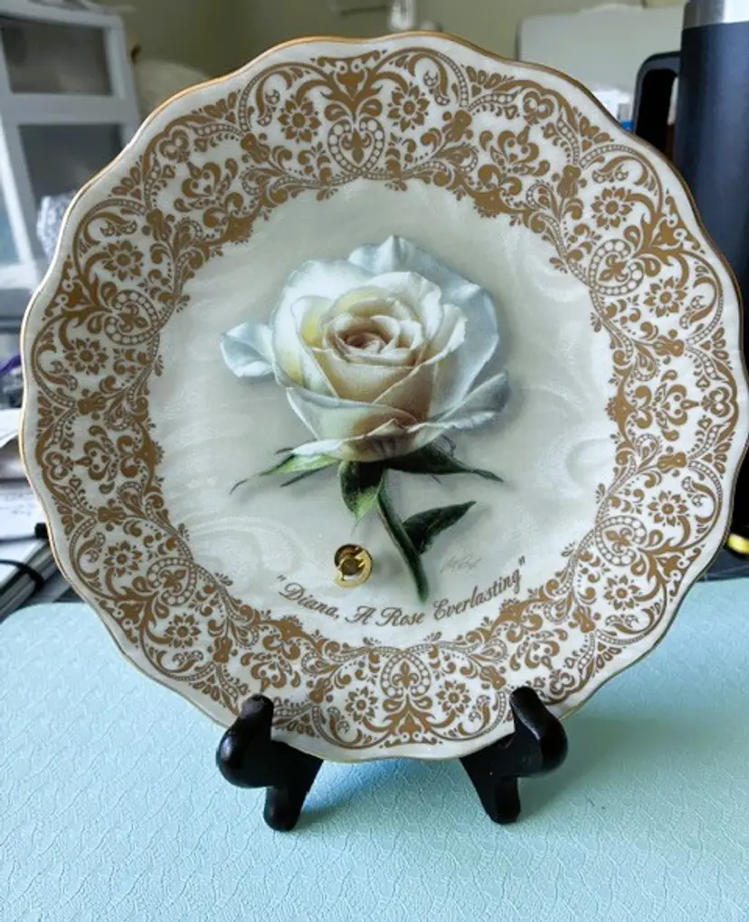 Diana A Rose Everlasting Musical Plate w Stand #3835D Remembering England's Rose
