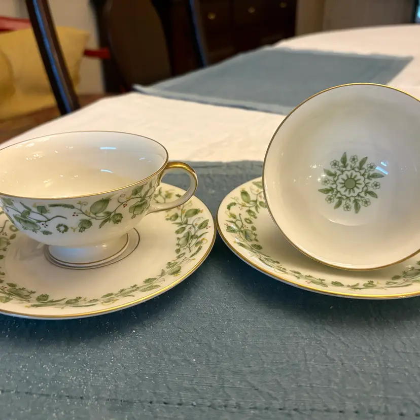 Set Of 2 Vintage Eschenbach Green Fine Bone China Teacups & Saucers