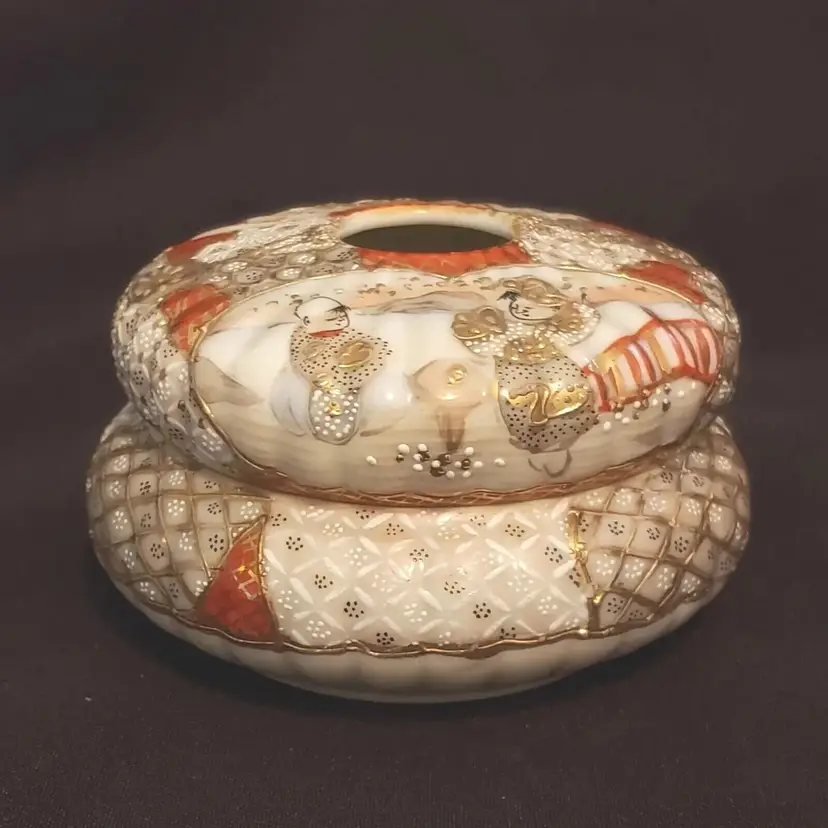 Porcelain Satsuma Hair Receiver & Lid Enamel Painted & Signed 4" diameter Vintage