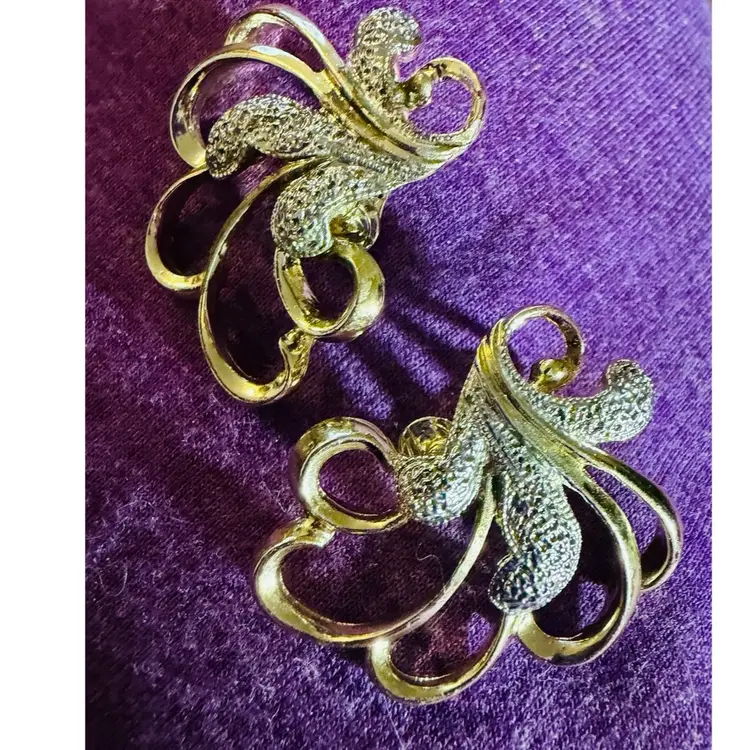 2 Pair Vintage Sara Coventry Gold & Silver Tone Clip On Earrings