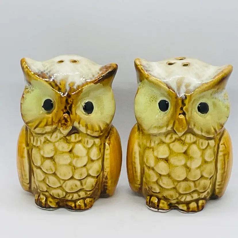 Vintage kitschy owl salt & pepper shaker set