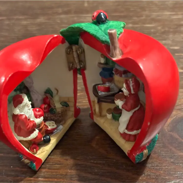 Hidden Scene Inside Apple